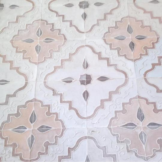 NM krem viragos muko belteri burkolat terrazzo regies antikolt mediterran klasszikus falburkolat disz csempe cementlap provansz toscana toszkan furdo.jpg